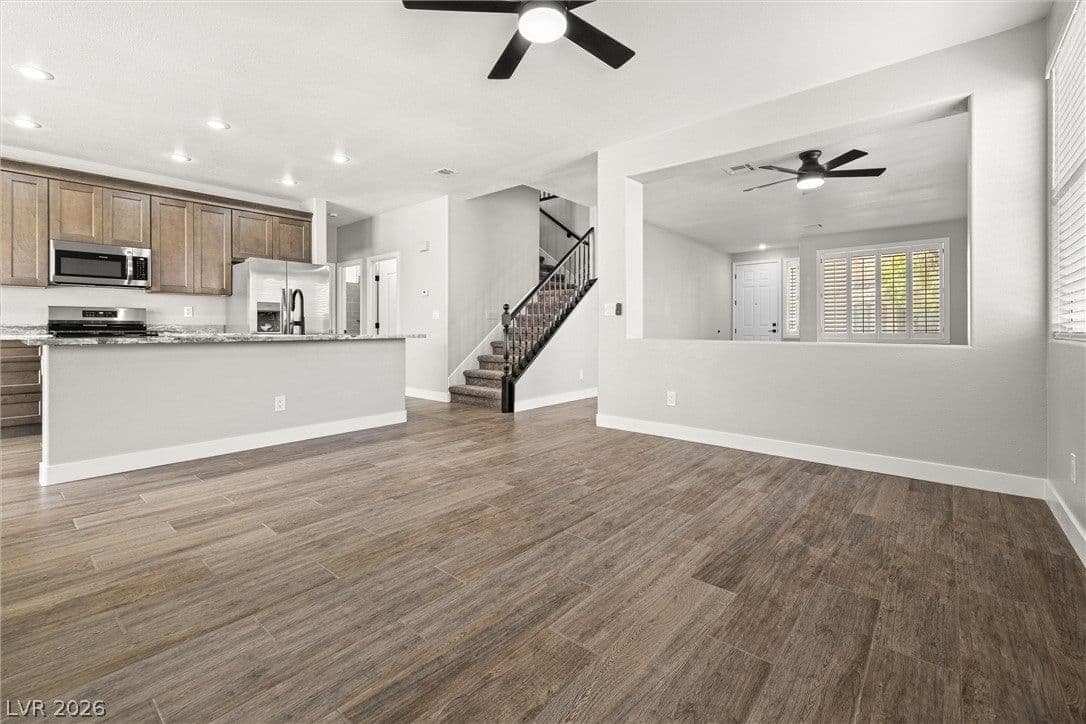 1078 Silver Star Street photo 2