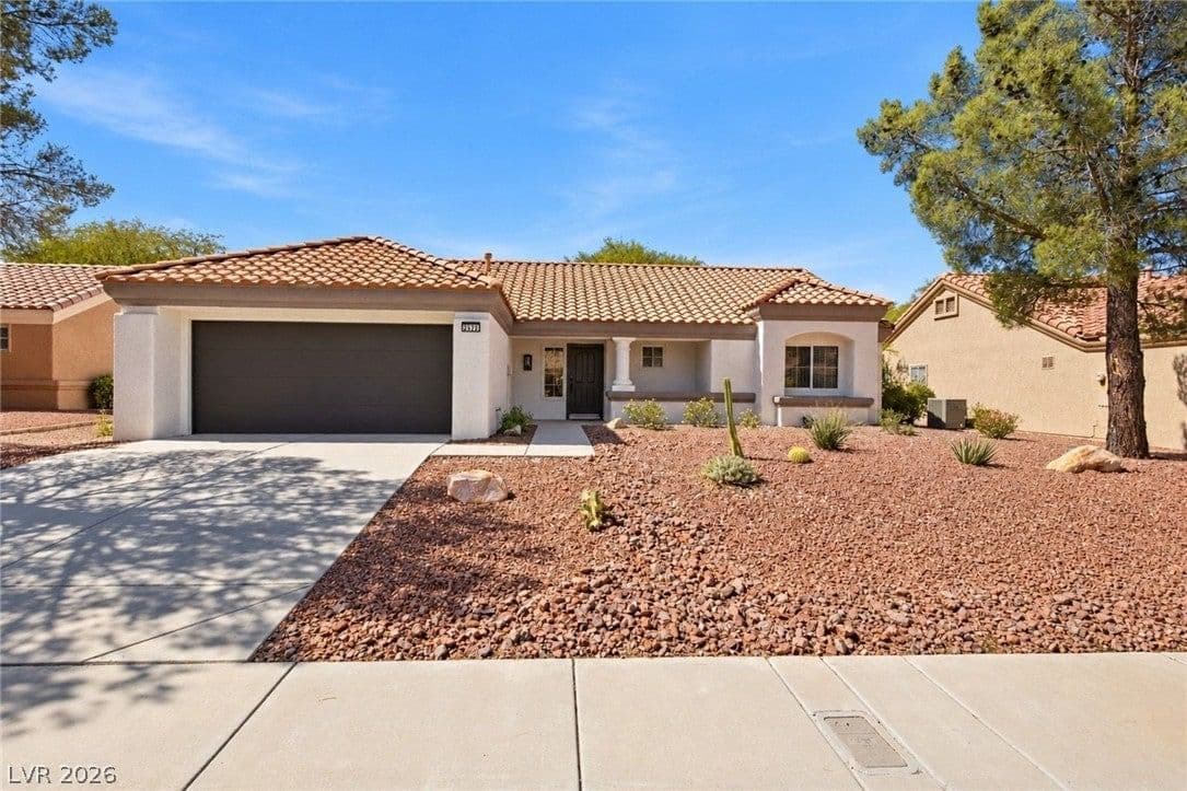2529 Highvale Drive photo 4