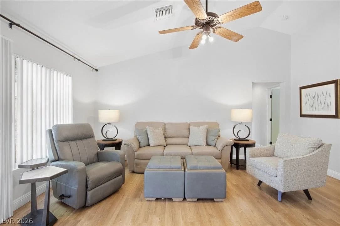 2529 Highvale Drive photo 3