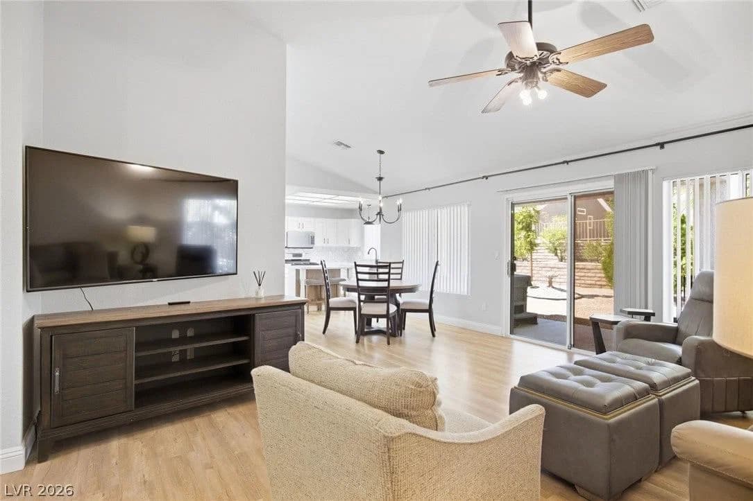 2529 Highvale Drive photo 2