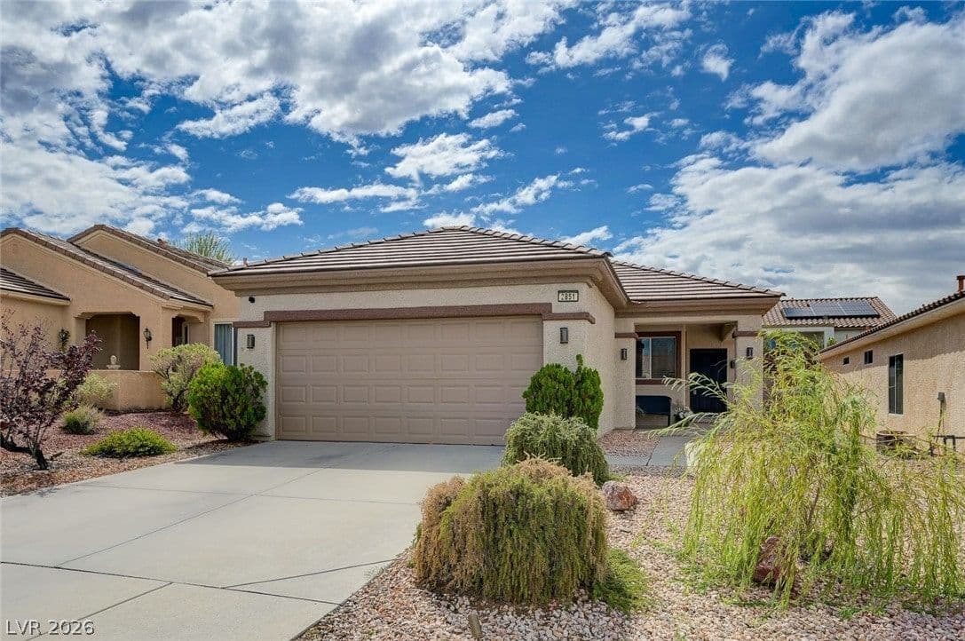 2851 Sapphire Desert Drive photo 2
