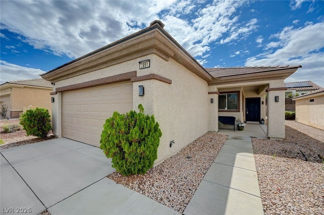 2851 Sapphire Desert Drive photo 4
