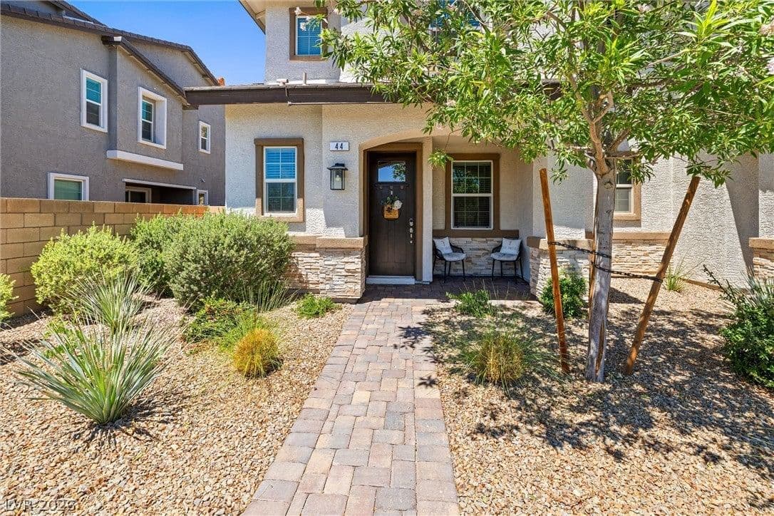 44 Kimberlite Drive photo 2