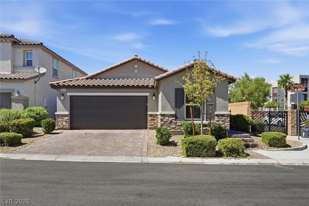 8370 Vinamala Avenue photo 2