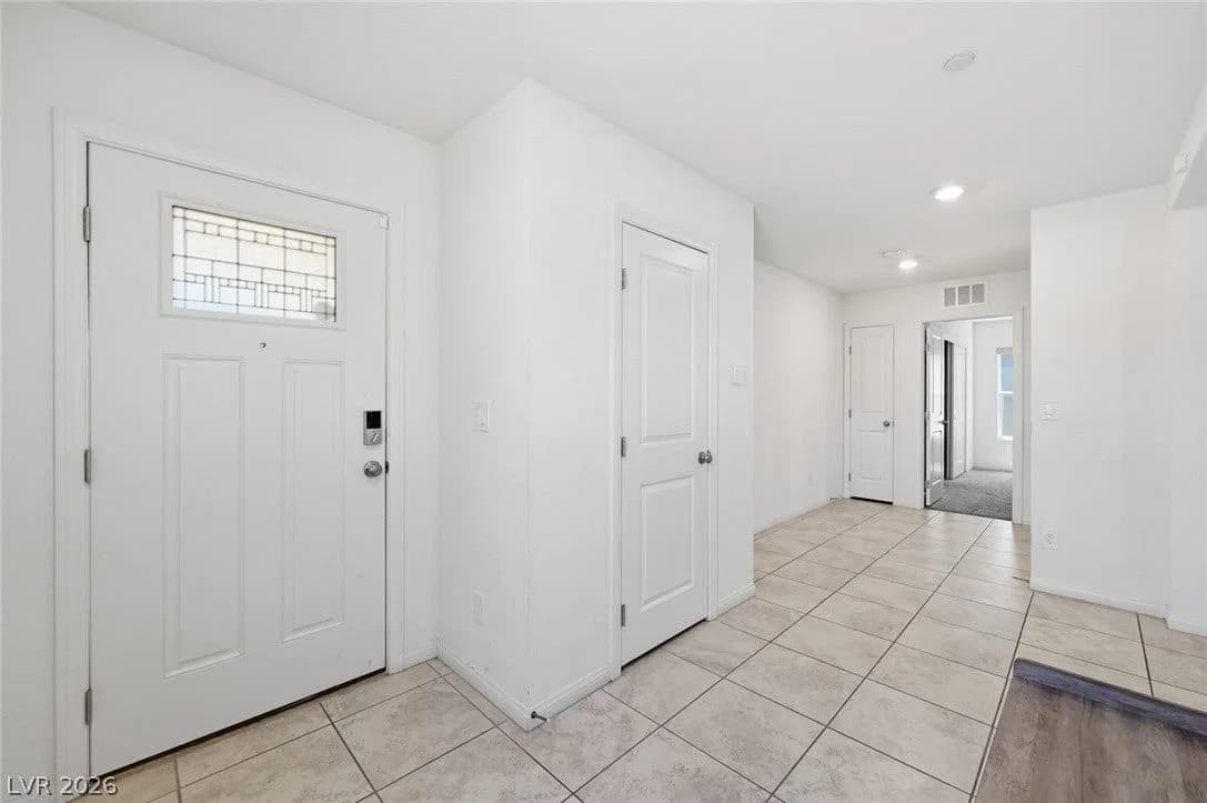 8370 Vinamala Avenue photo 3