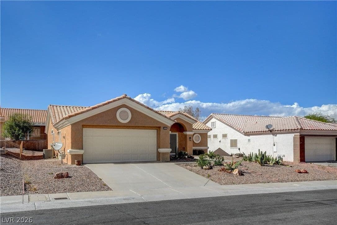 2621 Lotus Hill Drive photo 2
