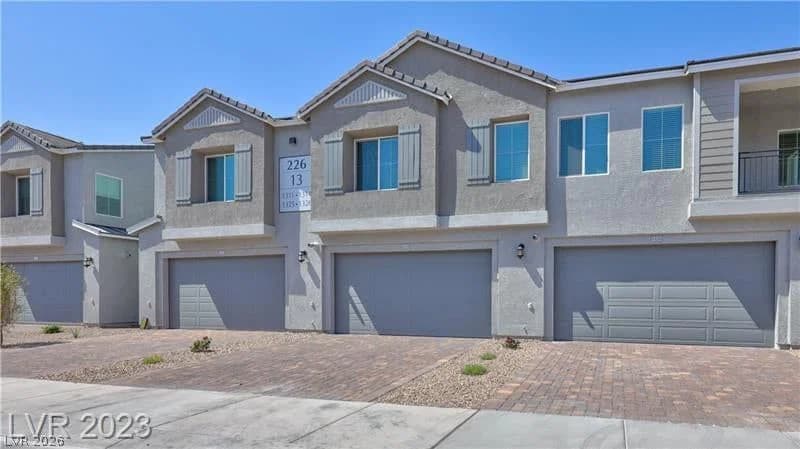 226 Callen Falls Avenue photo 2