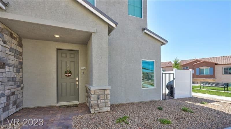 226 Callen Falls Avenue photo 4
