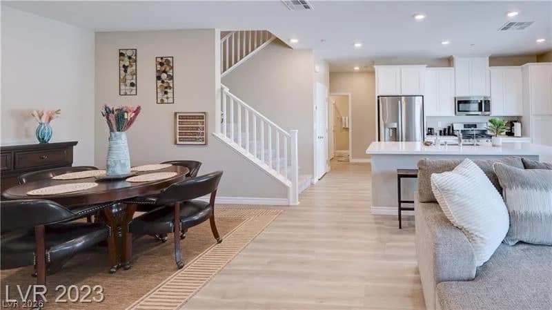 226 Callen Falls Avenue photo 5
