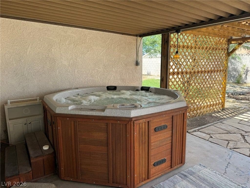 7066 Pinebrook Court photo 4