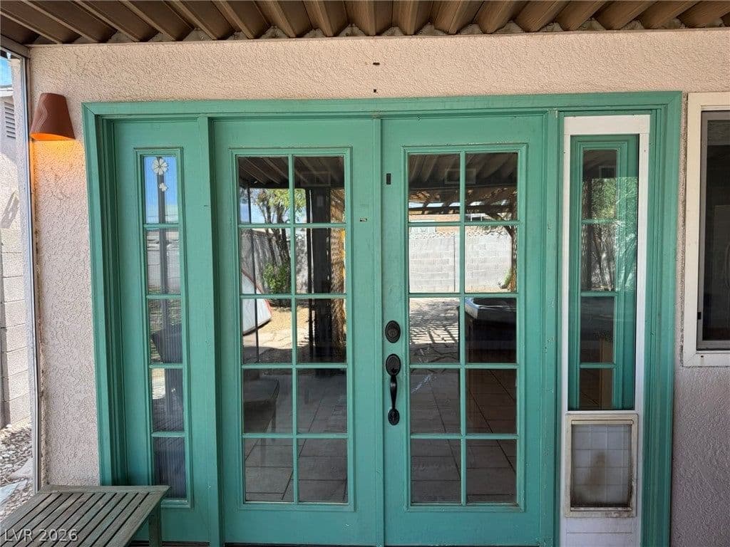 7066 Pinebrook Court photo 3