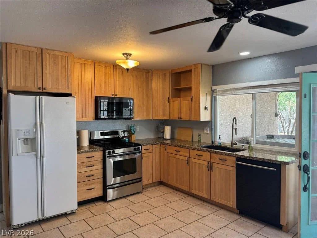 7066 Pinebrook Court photo 5