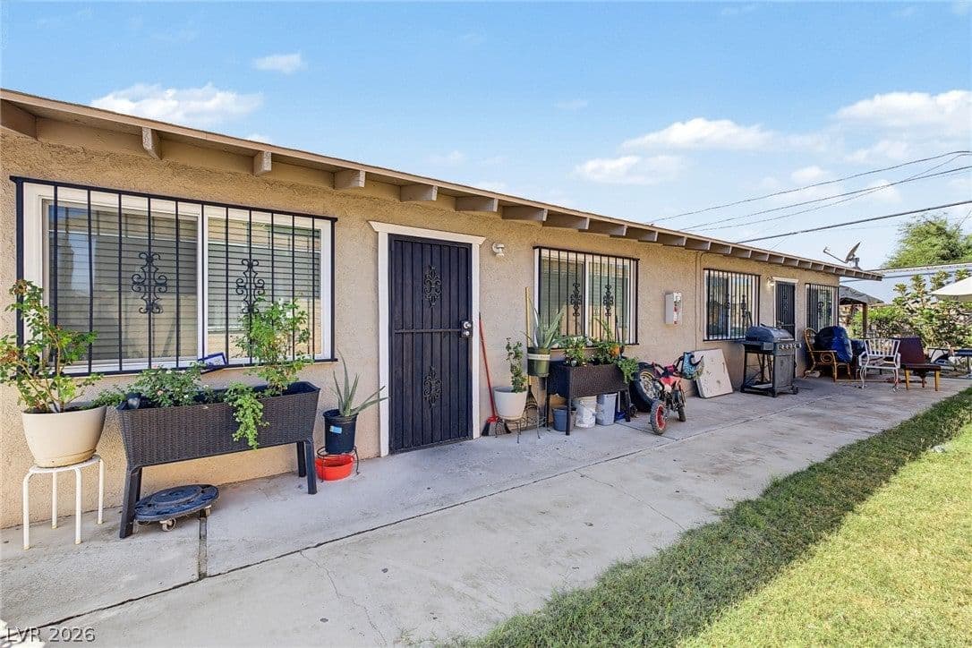 2155 Belmont Street photo 3