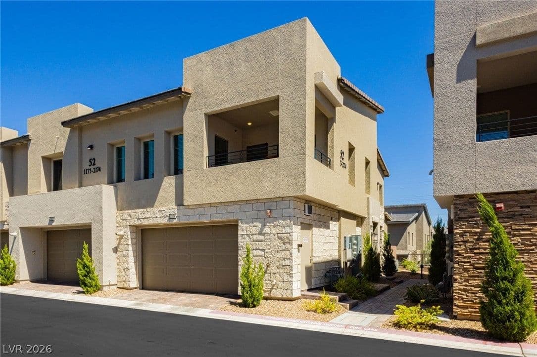 600 Carriage Hill Drive photo 3
