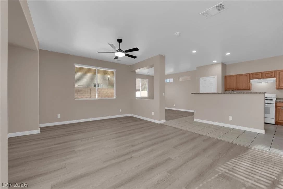 9018 Toast Avenue photo 5
