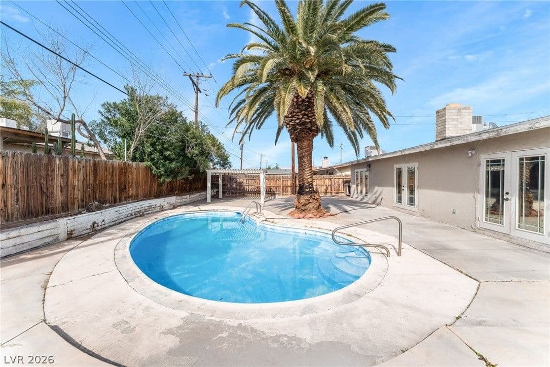 2129 Michael Way photo 2