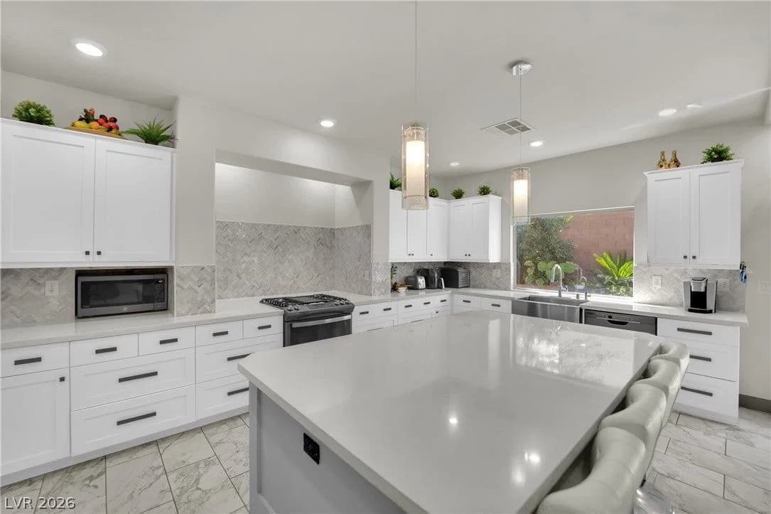 8373 Bartholomew Park Court