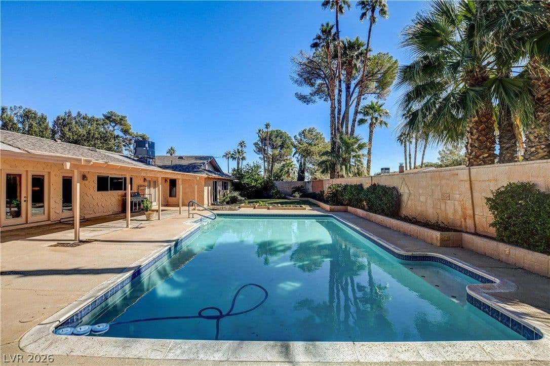 3753 Meadowcrest Drive
